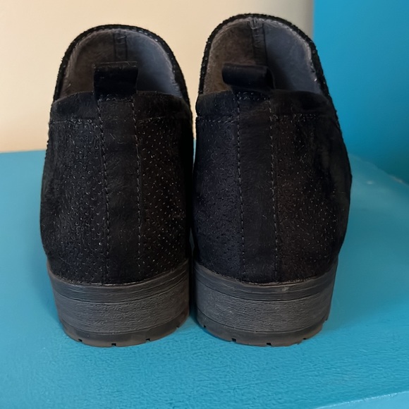 Dr. Scholls black loafer/bootie, dotted suede material, size 8.5 - Picture 3 of 5